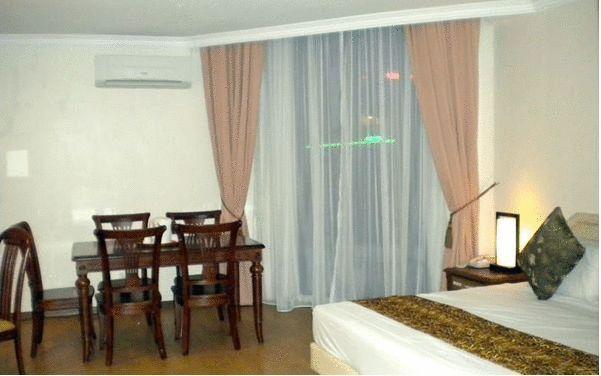 Regal Court Hotel كوشنج الغرفة الصورة