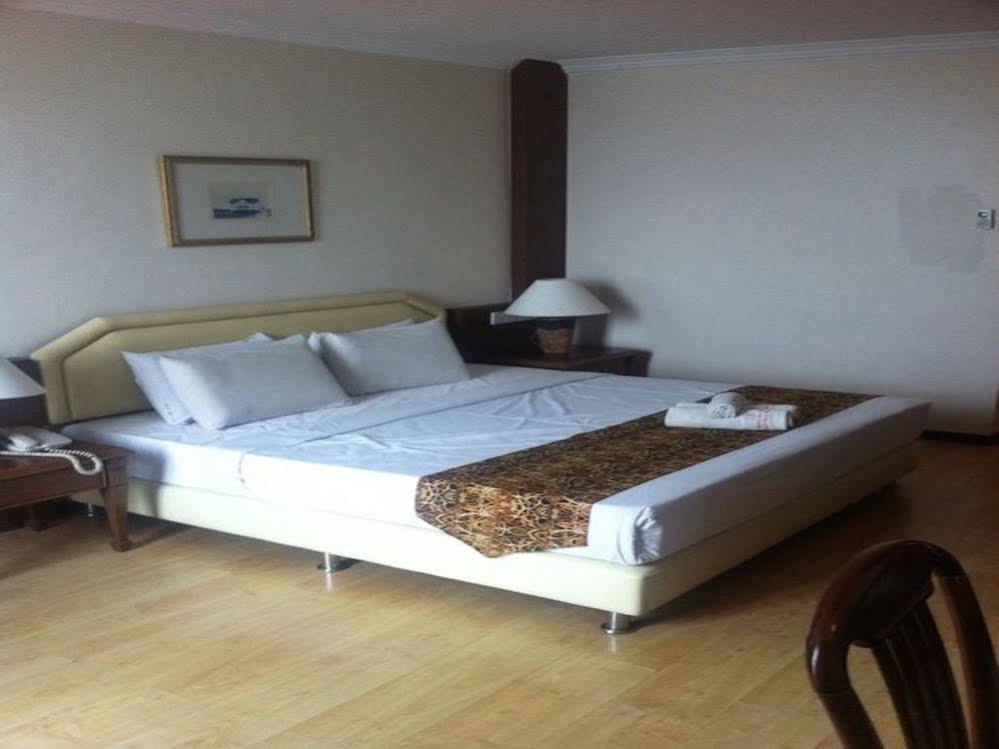Regal Court Hotel كوشنج المظهر الخارجي الصورة